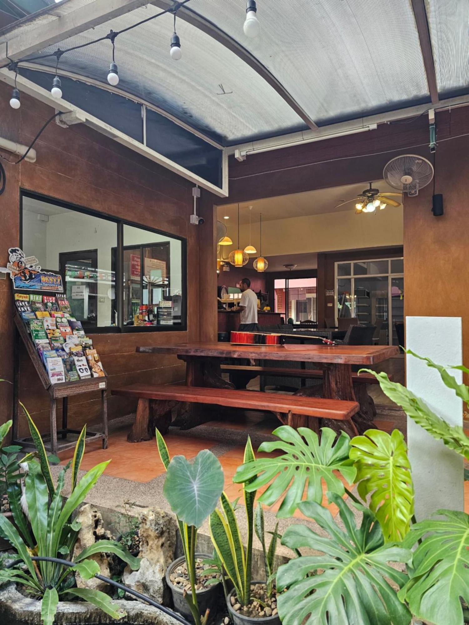Hostel Red Brick Chiang Mai Exterior foto